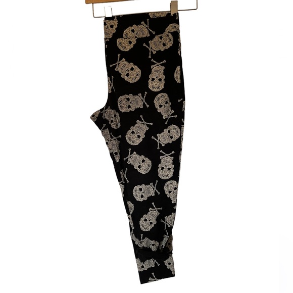 TORRID skull leggings size 3
